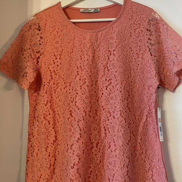 NWT. peach lace detailed tshirt. - Picture 4 of 5